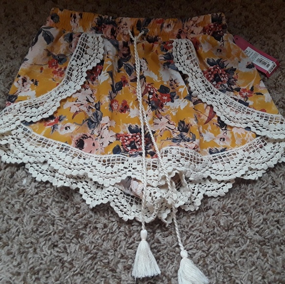 Shorts - Picture 1 of 3